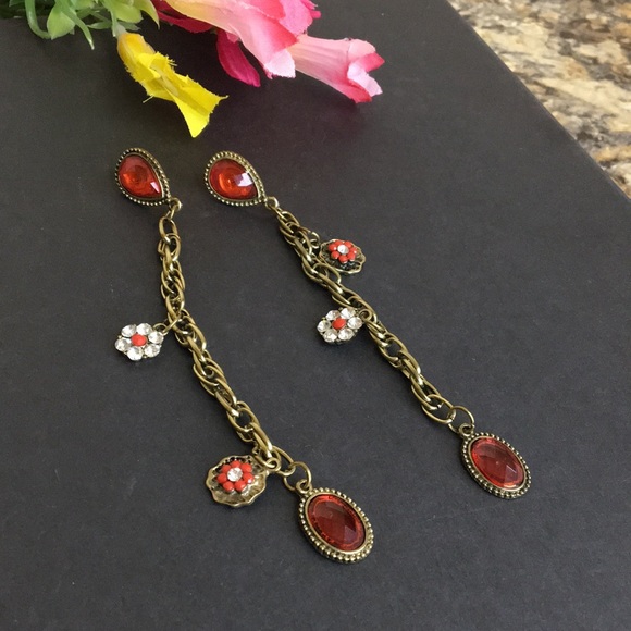 Antique Gold & Flower Dangle Earrings - Picture 7 of 8
